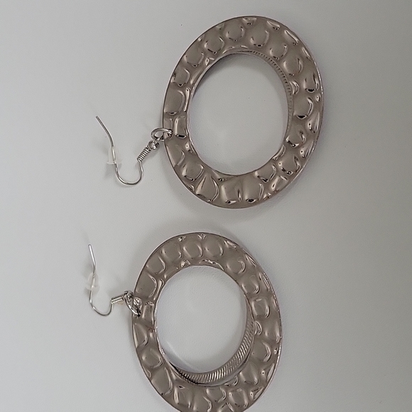Earrings and bracelet set - Picture 2 of 5